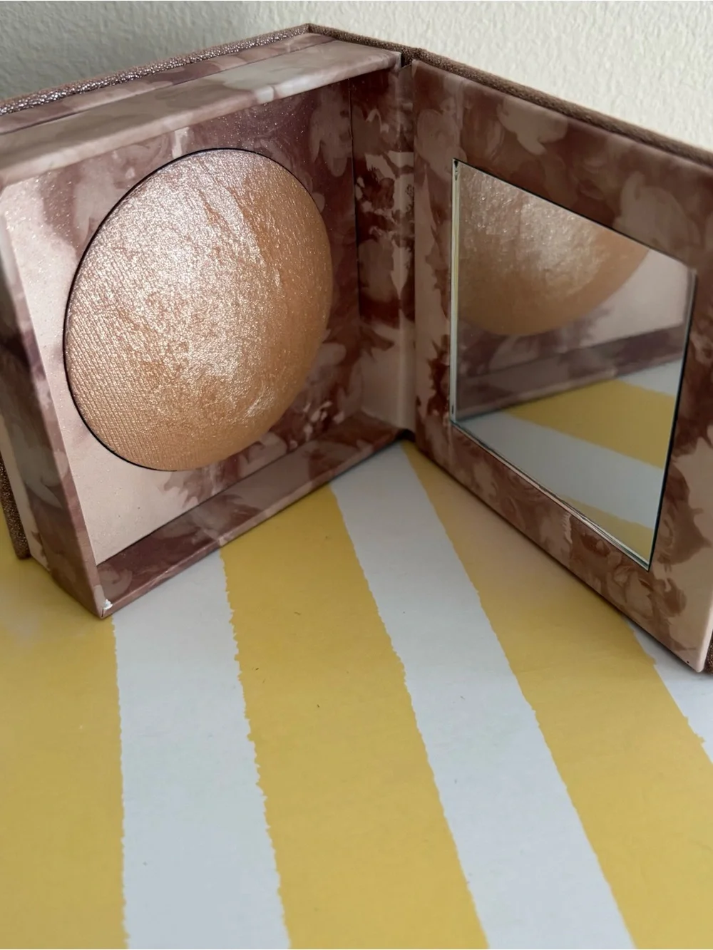 Urban Decay Naked Illuminated Shimmering Powder Face & Body in Luminous